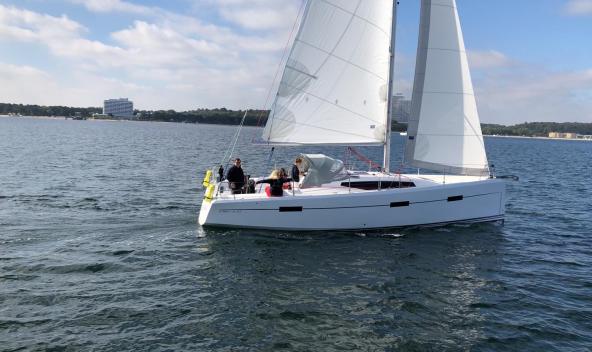  VIKO S 35 sailing