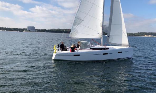 VIKO S 35 sailing